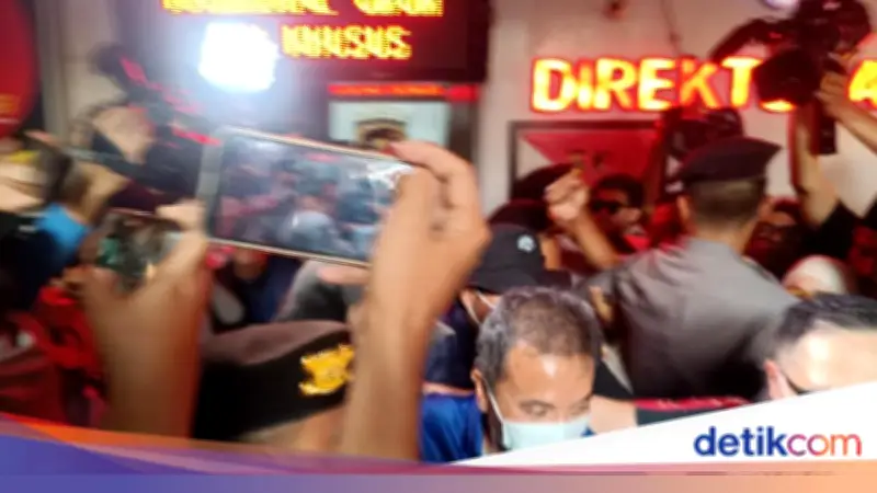 Roy Suryo dan dr Tifa Ditangkap Polda Metro, Begini Penampakan Keduanya