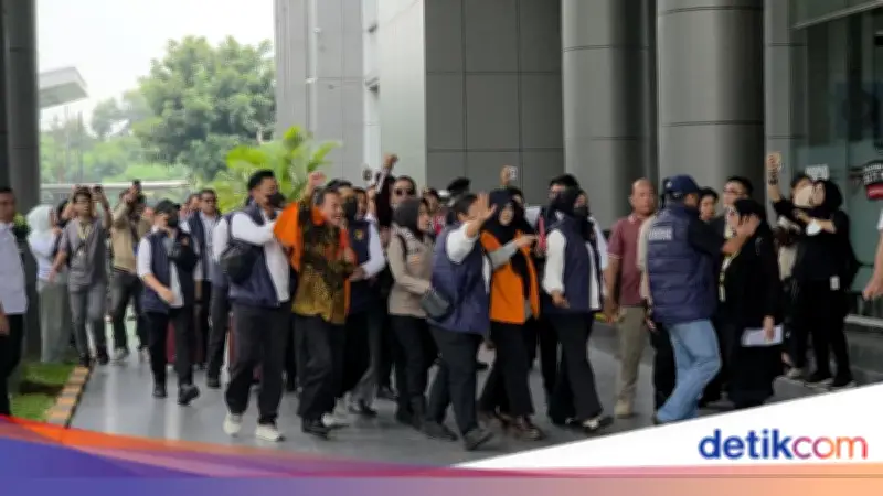 Roy Suryo dan dr Tifa Tiba di Kejari Jaksel Usai Dilimpahkan Polda Metro