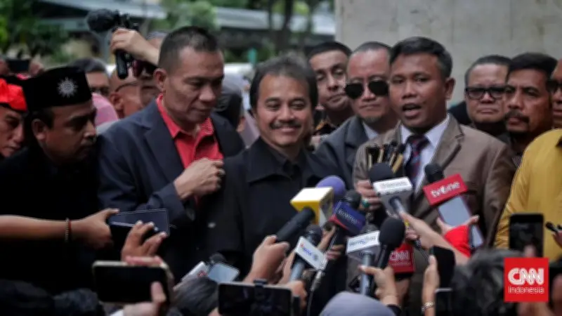 Roy Suryo Klaim Jokowi Absen Sidang Ijazah Palsu, Kuasa Hukum Bantah