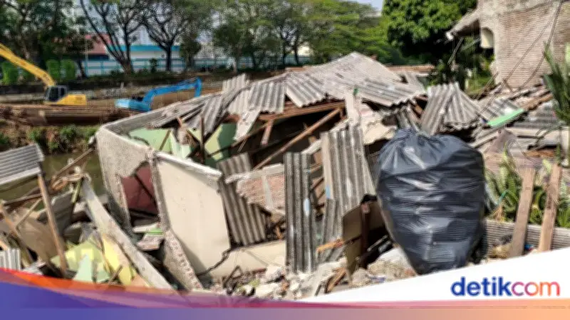 Rumah Ambruk di Benhil Sudah Miring Seminggu Sebelum Longsor