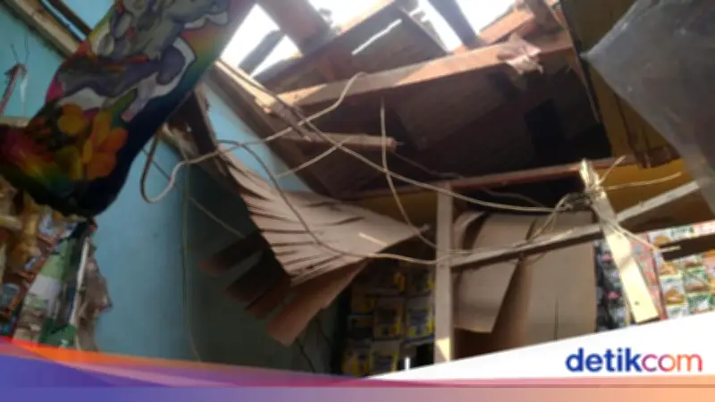 Rumah di Jakut Porak Poranda Tertimpa Tabung Oksigen, Pemilik Trauma