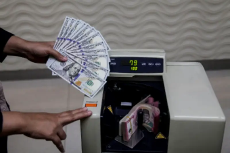 Rupiah Tembus Rp 18.000 per Dollar AS, Menkeu Sebut Sentimen Pasar