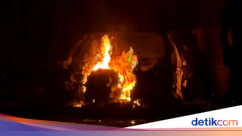 Rusuh di Irlandia Utara Buntut Penikaman Brutal, Bangunan dan Mobil Dibakar