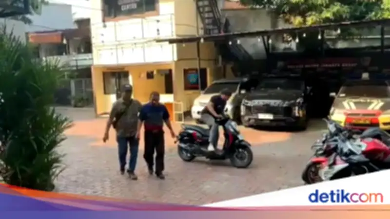 Sekuriti Mal di Jakbar Curi Sembako karena Kecanduan Judi Online