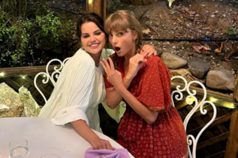Selena Gomez Bantah Sindir Taylor Swift Lewat Komentar di Medsos