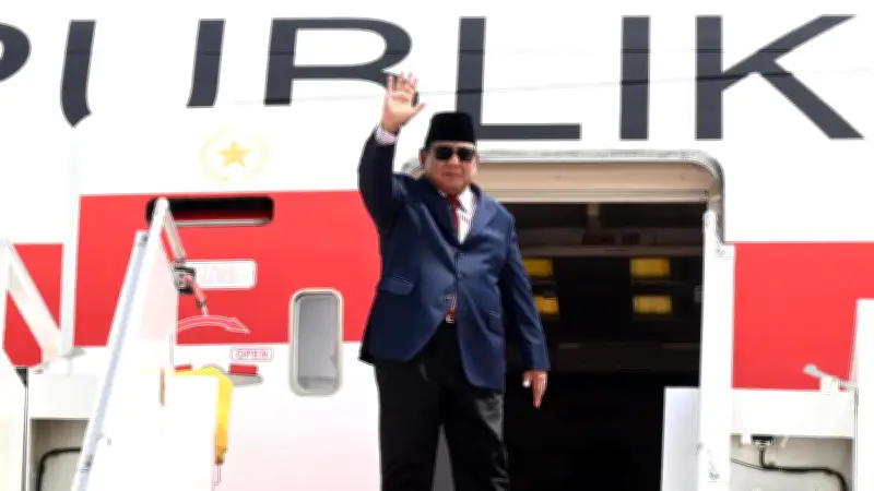 Seskab Teddy Bantah Kritik Rombongan Prabowo, Sebut Jumlah Lebih Sedikit dari Era Sebelumnya