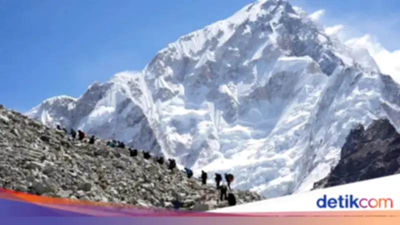 Sherpa Nepal Ditemukan Hidup Setelah 6 Hari Hilang di Gunung Everest