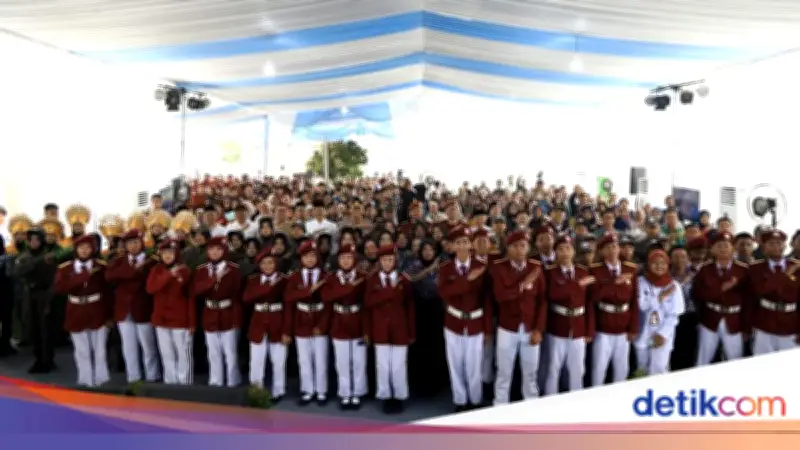 Siswi SRMP 3 Pekanbaru Haru Pendengar Lewat Puisi, Gus Ipul dan Kapolres Terharu