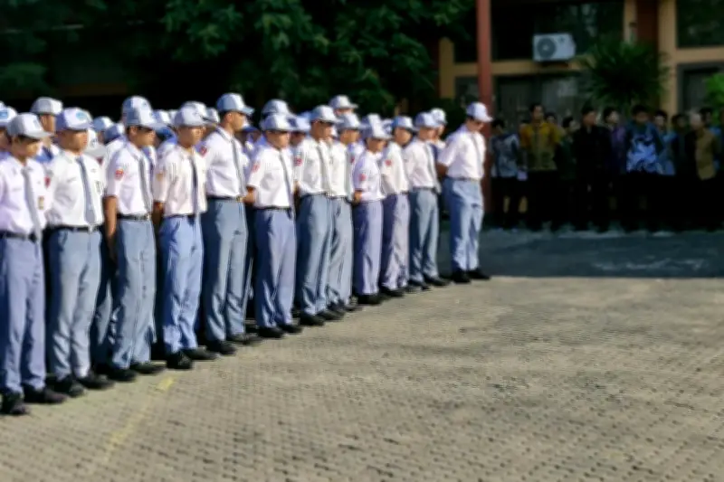 SMA vs SMK: Pilih Jalur Akademik atau Vokasi Setelah SMP?