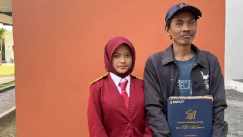 Sofi dan Harapan yang Tumbuh di Sekolah Rakyat: Kisah Pengamen Jalanan