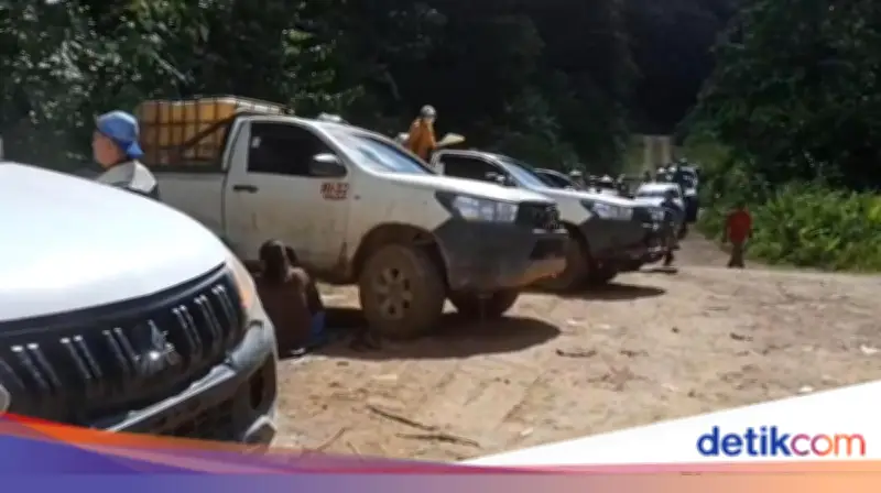 Sopir Malaysia Kritik Jalan Rusak di Kaltara: Warga Terjebak hingga Sakit