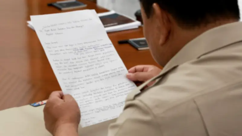 Surat dari Sorong Hangatkan Pertemuan Prabowo dan Mendikdasmen