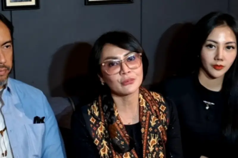 Tessa Kaunang Somasi Sandy Tumiwa karena Foto Editan Berhijab