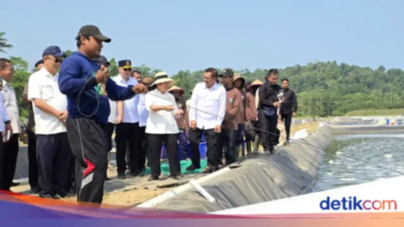 Titiek Soeharto Sapa Napi di Tambak Udang Nusakambangan: Senang Ada Kesibukan?