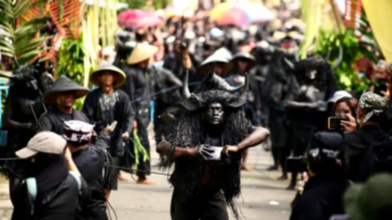 Tradisi Kebo-keboan Alasmalang Banyuwangi: Syukur Panen dan Daya Tarik Wisata