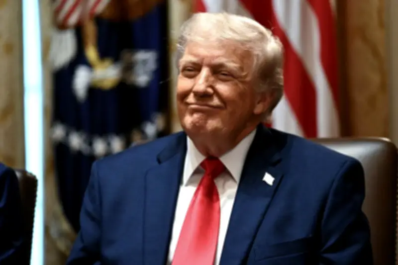 Trump Ancam Bea Masuk Selat Hormuz Jika Damai Iran Gagal