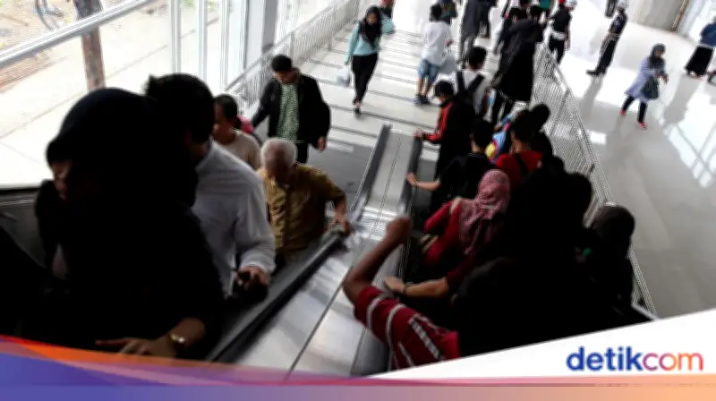 Viral Anker Lari Lawan Arah di Eskalator, KAI Commuter Beri Peringatan