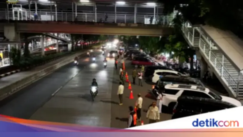 Viral Parkir Makan Jalan di Cawang, Dishub DKI Koordinasi ke Pedagang