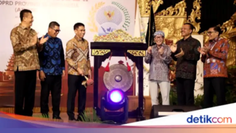 Wamendagri Dorong DPRD Kawal SDA dan Fiskal Daerah di Rakernas ADPSI II