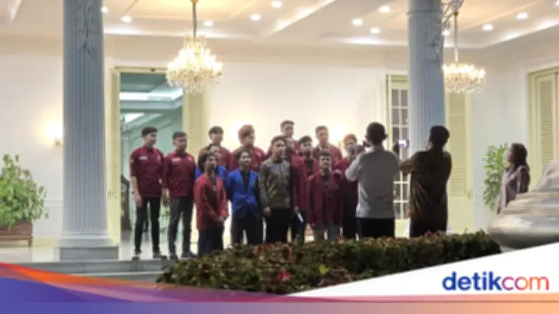 Wapres Gibran Tampung Aspirasi Mahasiswa, Catat di Buku Kecil