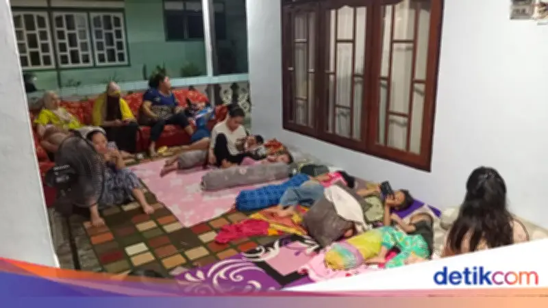 Warga Palu Pilih Tidur di Luar karena Takut Gempa Susulan