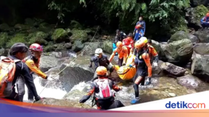 Wisatawan Tewas Tenggelam di Curug Ciparay Bogor, Kaki Tersangkut Batu