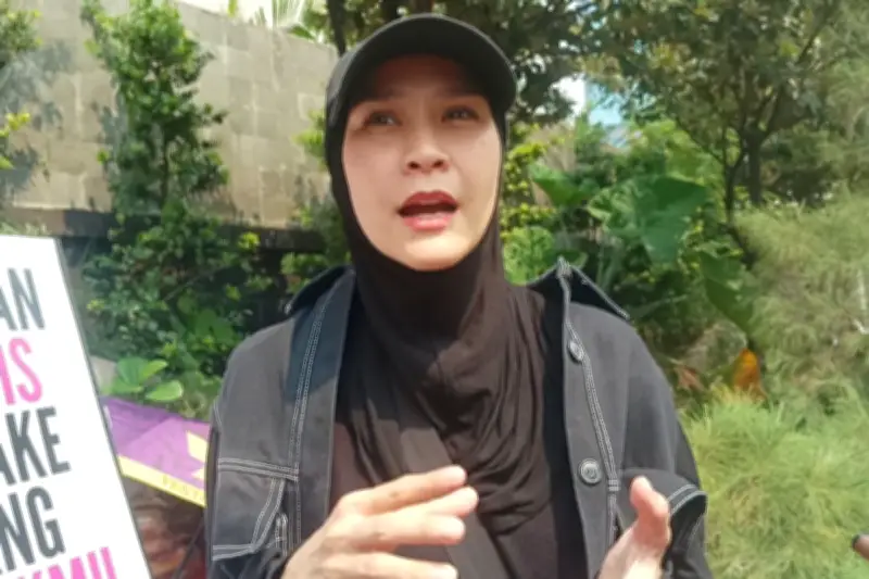Zaskia Adya Mecca Hadir di Demo Mahasiswa, Bawa Ambulans
