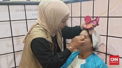 Asrama Haji Makassar Sediakan Makeup Corner untuk Jemaah Ingin Tampil Cetar