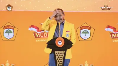 Bahlil Tepok Jidat Dengar Lagu 'Mas Bahlil Ganteng' di Mubes Kosgoro
