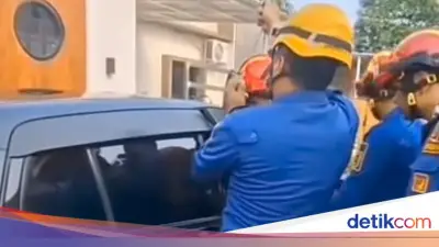 Balita 1,5 Tahun Terkunci dalam Mobil di Cibinong, Damkar Evakuasi 15 Menit