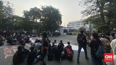 Demo Mahasiswa Bandung di DPRD Jabar: Tuntut Hentikan Pemborosan Anggaran