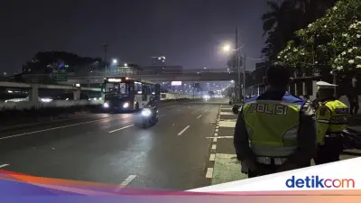 Demo Mahasiswa Bubar, Lalu Lintas di Sekitar Gedung DPR Kembali Normal