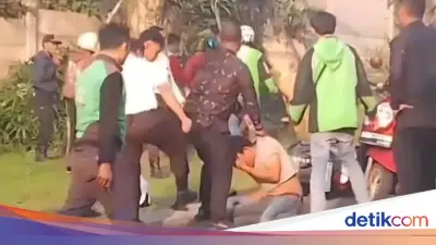 Detik-detik Maling Motor di Bogor Terjebak di Jalan Buntu, Dikeroyok Massa