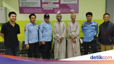 Dua Pengamen Pocong Terjaring Razia, Diangkut Dinsos ke Panti Sosial