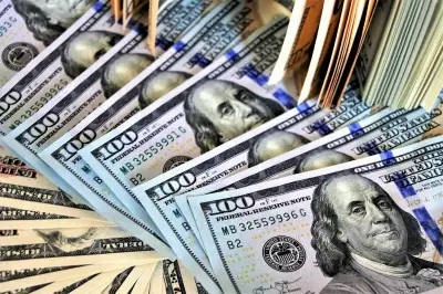 Foto Tumpukan Dolar Bukan Sitaan KPK dari Rumah Silmy Karim