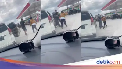 Geger Emak-emak Saling Cakar di Antrean BBM Kalteng