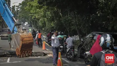Jalan Lenteng Agung Arah Depok Ditutup untuk Perbaikan Saluran
