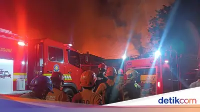 Kebakaran Landa Rumah di Kemayoran Jakpus, 33 Unit Damkar Dikerahkan