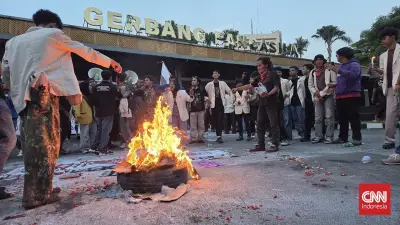 Mahasiswa Demo di DPR, Soroti Eksploitasi Lingkungan di Papua