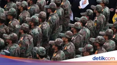 Militer Iran Klaim Tembak Kapal Perang AS, Presiden Lebanon Kecam Teheran