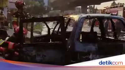 Mobil Terbakar di Tanah Sareal Bogor, Api dari Bawah Jok