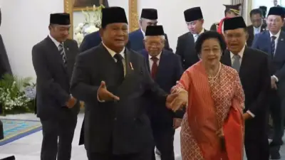 Momen Prabowo-Megawati Gandeng Tangan usai Upacara Pancasila