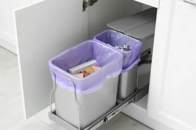 Panduan Lengkap Membersihkan Tempat Sampah agar Tidak Bau dan Bebas Bakteri