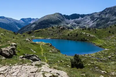 Pendaki Wanita Inggris Tewas Jatuh dari Ketinggian 500 Meter di Pyrenees