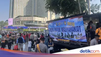 Polda Metro Bagikan 500 Porsi Bubur Gratis di CFD, Langsung Ludes