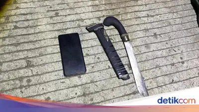 Polisi Amankan Pemuda Bawa Golok Saat Patroli Dini Hari di Jakbar