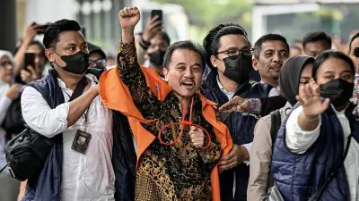 Roy Suryo Tolak Teken Penahanan, Klaim Dipaksa Pakai Rompi Oranye