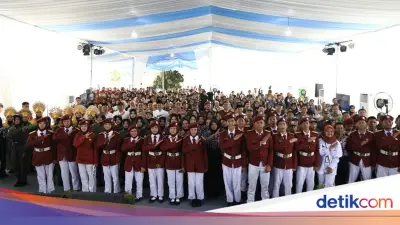 Siswi SRMP 3 Pekanbaru Haru Pendengar Lewat Puisi, Gus Ipul dan Kapolres Terharu