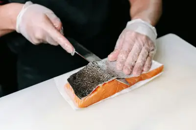 Tips Memilih Salmon Segar dari Chef, Jangan Tertipu Warna