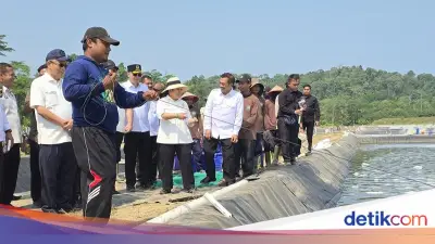 Titiek Soeharto Sapa Napi di Tambak Udang Nusakambangan: Senang Ada Kesibukan?